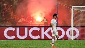 1:30pm, thursday 5th september 2019. Angry Indonesian Football Fans Throw Lit Flares At M Sians After Losing To Harimau Malaya 2 0 World Of Buzz
