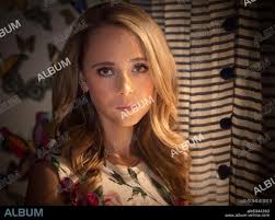 JUNO TEMPLE in DIRTY JOHN, 2020, directed by KAT CANDLER. Copyright ATLAS  ENTERTAINMENT.