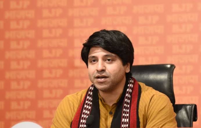 भाजपा प्रवक्ता शहजाद पूनावाला ने कहा है कि आज के नतीजे सत्ता समर्थक  प्रदर्शन के जनादेश को दर्शाते हैं | आकाशवाणी न्यूज़