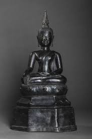 Buddha Maravijaya Assis En Virasana Sur Un Haut Socle Lotiforme La Main Droite En Bumishparshamudra Touchant Du Bout De Art Asiatique Mains Vente Aux Encheres