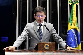 Tem mestrado em políticas públicas, foi deputado. Senador Quer Anular Decreto Que Libera De Visto Turistas Dos Eua E Mais 3 Paises Poder360