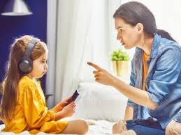 আপনার সন্তান কি সারাক্ষণ মোবাইলে মুখ গুঁজে থাকে? কী করে কমাবেন এই আসক্তি?  দেখুন টিপস | Easy Ways To Keep Your Child Away From Mobile Phone - Bengali  BoldSky