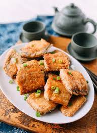 Pan Fried Belt Fish A Simple Chinese Recipe The Woks Of Life Recipe In 2021 Fish Recipes Easy Chinese Recipes Recipes