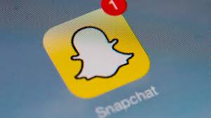 شرح برنامج yolo لسناب شات لسؤال اي شخص بالمجهول شبييه لبرنامج صراحه. Snapchat Suspends Anonymous Apps Yolo And Lmk After Lawsuit Filed In California Over Bullied Teen S Death Ktla