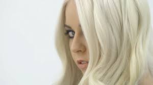 Il decapaggio capelli non è altro che una decolorazione: Decapaggio Capelli Regole D Oro E Consigli Fai Da Te