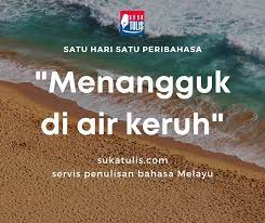 Menurut kamus besar bahasa indonesia (kbbi). Sukatulis Satu Hari Satu Peribahasa Menangguk Di Air Facebook
