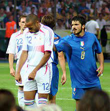 Ia juga menyebut bahwa sang pelatih gennaro gattuso mengingatkannya pada sosok. Gennaro Gattuso Wikipedia