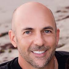 Chris Henze's Instagram, Twitter & Facebook