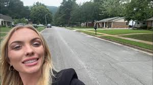 I was sweating in these streets today. 😮‍💨😅 A little old fashioned door  knocking to invite neighbors to your sellers open house never hurt anyone…  but I'm pretty sure my eyebrow makeup