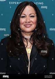 Shannon Lucey's Instagram, Twitter & Facebook