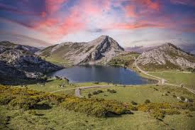 Lago enol and lago de la ercina. El Gobierno Asturiano Prohibe El Acceso A Los Lagos De Covadonga En Semana Santa Ser Gijon Hoy Por Hoy Gijon Cadena Ser