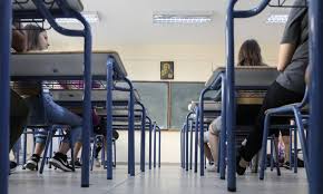 Κάθε χρονιά υπάρχουν σχόλια των μαθητών για τα θέματα στα μαθήματα των πανελληνίων εξετάσεων, τα οποία γίνονται viral. Upp 2tix1vlcim