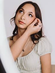 It was an absolute pleasure working with @penelope.miles.dancer , enhancing  her natural beauty with a beautiful makeup application. This headshot is  absolute perfection! Makeup by Me Hair by Sara