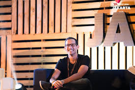 Nadiem anwar makarim (born 4 july 1984) is the current minister of education and culture of the republic of indonesia. Here S Nadiem Makarim S Farewell Email To Gojek Staff