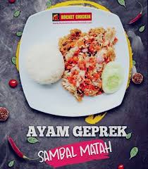 Haluskan semua bahan sambal geprek di atas cobek, gak perlu terlalu halus. Rc Pucang Mgl Posts Facebook