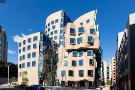 Résultat de recherche d'images pour "gehry bag building"