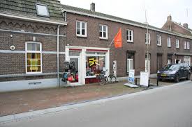 Dat je je thuis voelt in jouw buurt. Schoenmaker Nederweert Brugstraat 16 B De Schoenengarage