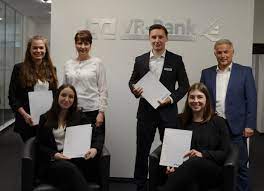 Hauptgeschäftsstelle landsberg am lech würden sie die bank weiterempfehlen? Erfolgreicher Ausbildungsabschluss Bei Der Vr Bank Landsberg Ammersee Eg News