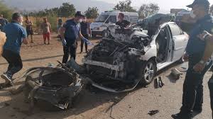 Samsun'da meydana gelen trafik kazasında 5 kişi hayatını kaybederken, 2'si ağır 3 kişi de yaralandı. Samsun Yolun Kahreden Kaza Anne Ve Baba Hayatini Kaybetti Cocuklar Yarali Kurtuldu