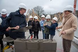 Vanuit de kajuit kun je een hengeltje uitgooien. Leerlingen Dragen Op Eerste Vakantiedag Steentje Bij Aan Bouw Nieuwe Gemeenteschool Melle Hln Be