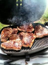Porterhouse Steaks Vom Weber Q Grill Bbq Essen Gegrilltes Essen Weber Grill Rezepte