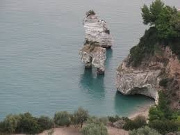 Entrano bisceglie, monopoli e nardò. You Can Swim Under The Arch Picture Of Province Of Foggia Puglia Tripadvisor