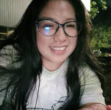 Moño de lápiz a Crochet ✏️👩🏻‍🏫. . 🍎El regalo perfecto para las  maestras. . ✏️Realiza tu pedido con anticipación. . ✏️Pide tu color  favorito ☺️. . #hechoamano #artecrochet #creacionesdalia