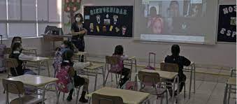 La uc, aseguró a través de un comunicado escrito en facebook que «se ha decidido suspender las clases presenciales en todas las facultades. Clases Presenciales Un Fracaso Del Gobierno Portal Del Colegio De Profesores De Chile