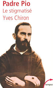 Padre pio's charity and extatic prayers make an great impression on the people. Padre Pio Le Stigmatise Amazon De Chiron Yves Fremdsprachige Bucher