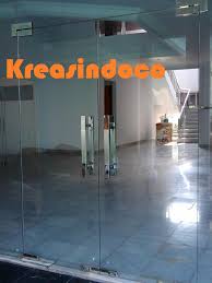Untuk penjelasan lebih jelasnya tentang apa itu pintu kaca frameless silahkan cek tentang mengenal pintu kaca frameless. Ide 33 Harga Pintu Kaca Frameless 2019