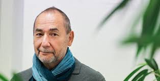 Le maire de Bordeaux remanie son équipe dans la continuité