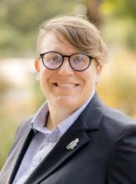 Kelly Steelman's Instagram, Twitter & Facebook