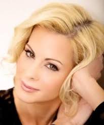 Melanie Hooper's Instagram, Twitter & Facebook