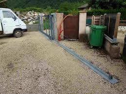 Realisation D Un Seuil De Portail Coulissant Ricaud Paysage Portail Coulissant Portail Pilier Portail