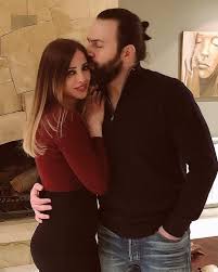 مذيعةٌ مصرية بدأت حياتها المهنية من خلال تقديم برامج المنوعات في بعض القنوات المصرية. ÙˆÙØ§Ø¡ Ø§Ù„ÙƒÙŠÙ„Ø§Ù†Ù‰ ØªØ­ØªÙÙ„ Ø¨Ø¹ÙŠØ¯ Ù…ÙŠÙ„Ø§Ø¯ ØªÙŠÙ… Ø­Ø³Ù† Ø¨Ù‚Ø¨Ù„Ø© ÙˆÙ‡Ø¯ÙŠØ© ØµÙˆØ± Ø§Ù„ÙŠÙˆÙ… Ø§Ù„Ø³Ø§Ø¨Ø¹