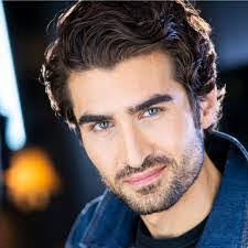 Antron Lee's Instagram, Twitter & Facebook