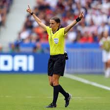 2019 pfiff sie den supercup zwischen liverpool. Supercup Liverpool Vs Chelsea Franzosin Stephanie Frappart Pfeift