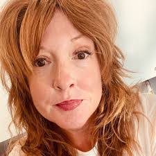 Kelly Schrader's Instagram, Twitter & Facebook