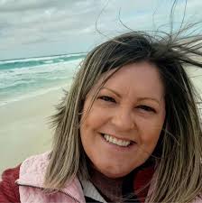 Can you find good shells at Navarre beach in March and April?