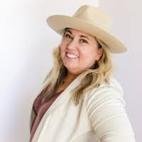 Amanda Weddle's Instagram, Twitter & Facebook