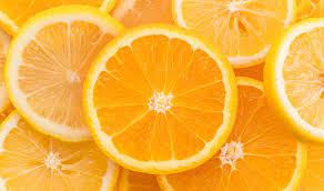 Como Quitar Manchas En La Cara Con Trucos Naturales Trucos De Belleza Rodajas De Naranja Rodajas Naranja