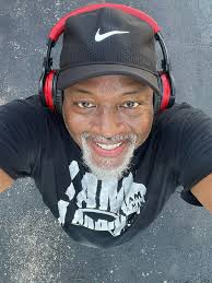 Hey, hmm I'm closing chapters I'm turning pages Glory to glory From faith  to faith I'm movin'