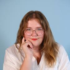 Claire Dodson's Instagram, Twitter & Facebook