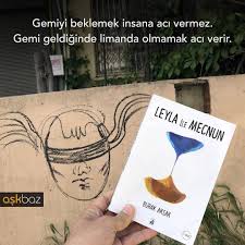 Yukarıda belirttiğim gibi dizi fanatiklerinin kitabı okurken bazı ayrıntıları (leyla ile mecnun dizide farklı mahallede iken kitapta aynı mahallede oturması gibi) hemen. Gemiyi Beklemek Insana Aci Vermez Gemi Geldiginde Limanda Olmamak Aci Verir Burak Aksak Leyla Ile Mecnun Kaynak Instagram Askb Kitap Edebiyat Gemi