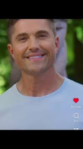 Eric Winter Talking Spanish