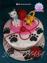 Cumpleaños Bizcocho De Mickey Mouse De Una Libra Torta De Libra Decoracion Con Gatos Y Huellas Tortas Reposteria Huellas