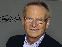 JEFFREY ARCHER AUTHOR and POLITICIAN GENUINE HAND SIGNED COLOUR PHOTO 10 x  8