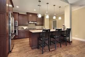 It does look good but it's not going to. Oak Floors With Dark Walnut Kitchen No Color Variation Love The Color Comb Walnut Kitchen Cabinets Dark Wood Kitchen Cabinets Painted Kitchen Cabinets Colors