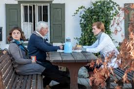 See traveller reviews, user photos and best deals for haus efale at tripadvisor. Lilli Gruber Ronja Forcher Links Im Bild Wuchs In Dem Glauben Auf Die Tochter Von Hans Gruber Zu Sein Nach Der Ruckkehr Von Martin Nach Ellmau Wird Erst Klar Dass Sie Tatsachlich