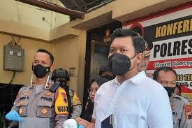 Check spelling or type a new query. Utang Pinjol Jatuh Tempo Karyawan Indomaret Di Tegal Todong Kasir Alfamart Pakai Pisau Dapur